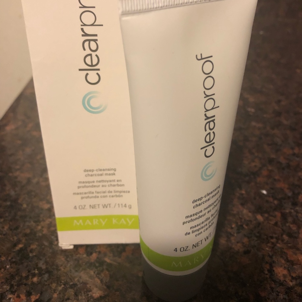 Deep Cleansing Charcoal Mask - Brand New